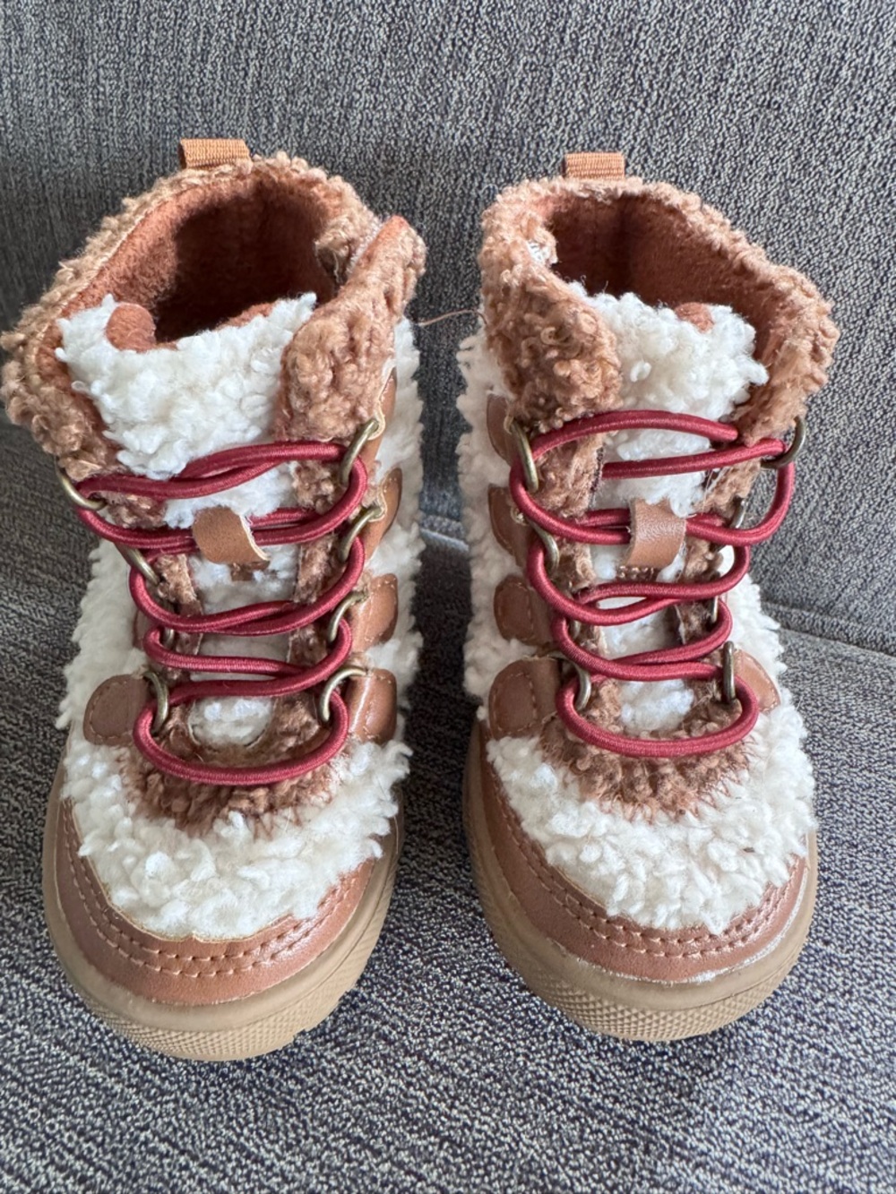 Banana Republic
SHERPA BOOT Cozy Sherpa Lace-Up Ankle Boots in Cream & Brown